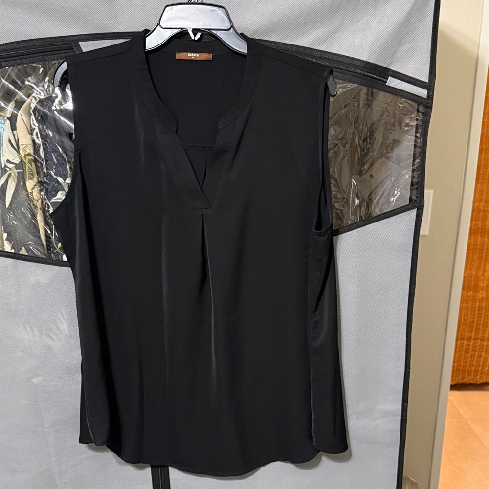 Chic Black Sleeveless Blouse